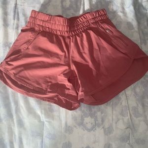 Lululemon tracker short 4”
